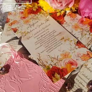 Virágos esküvői meghívó szív kristály medállal és táncoló jegyespárral - esküvő - meghívó & kártya - meghívó - Meska.hu