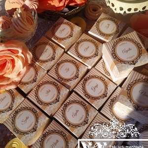 Bridgerton stílusú esküvői köszönetajándék dobozka csokigolyóval regency, barokk vagy western esküvőre - esküvő - emlék & ajándék - köszönőajándék - Meska.hu