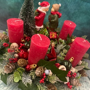 Ajándékozó pár gyerekek Adventi koszorú asztaldísz  - karácsony - adventi díszek - adventi koszorú - Meska.hu