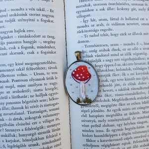 Gomba nyaklánc / Kézzel hímzett gomba medál / Gombás ékszer / Őszi nyaklánc / Erdő ékszer - Meska.hu