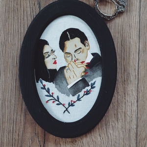 Addams Family festett falikép - Morticia és Gomez fali dekoráció , Otthon & Lakás, Dekoráció, Kép & Falikép, Vászonkép, Festészet, Hímzés, Meska