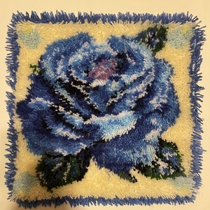 Kék rózsa subás párna � Eladó!, Otthon & Életmód, Lakástextil, Párna & Párnahuzat, Díszpárna (belsővel együtt), Csomózás, MESKA