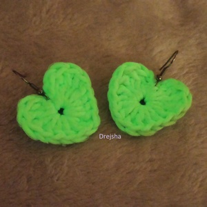 Világoszöld világítós szívecske fülbevaló - ékszer - fülbevaló - lógó fülbevaló - Meska.hu