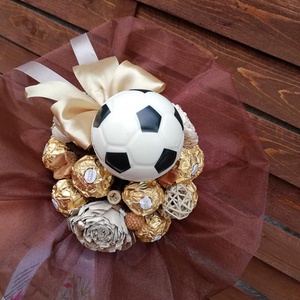 Ferrero Rocher csokicsokor fiúnak focilabdával, Otthon & Lakás, Dekoráció, Virágdísz és tartó, Csokor & Virágdísz, Virágkötés, MESKA