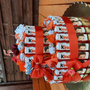 Kinder csoki torta születésnapra! - esküvő - dekoráció - asztaldísz - Meska.hu