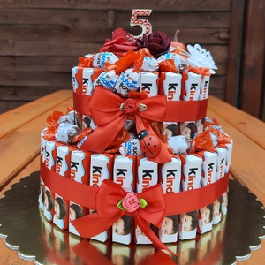Kinder csoki torta születésnapra! - esküvő - dekoráció - asztaldísz - Meska.hu