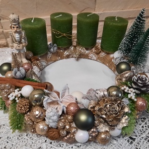 Adventi koszorú diótörővel  - Meska.hu