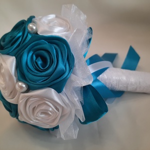 Kék /türkiz/-fehér menyasszonyi csokor - esküvő - kiegészítők - harisnyatartó & valami kék - Meska.hu