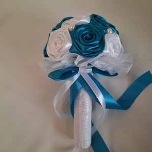 Kék /türkiz/-fehér menyasszonyi csokor - esküvő - kiegészítők - harisnyatartó & valami kék - Meska.hu