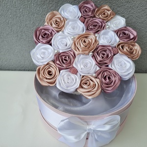 Anyák napi virágdoboz ,mályva,fehér,beige színű 21cm átmérőjű  - esküvő - emlék & ajándék - szülőköszöntő ajándék - Meska.hu
