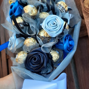 Ballagásra Rocher csokor,kézi készítésű szaténrózsákkal elegáns ,egyedi,különleges, Otthon & Életmód, Dekoráció, Virágdísz és tartó, Csokor & Virágdísz, Virágkötés, Mindenmás, MESKA