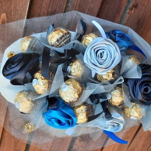 Ballagásra Rocher csokor,kézi készítésű szaténrózsákkal elegáns ,egyedi,különleges - otthon & életmód - dekoráció - Meska.hu