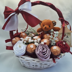Rocher kosár kézi készítésű szaténrózsákkal.Egyedi,különleges - otthon & életmód - dekoráció - virágdísz és tartó - csokor & virágdísz - Meska.hu
