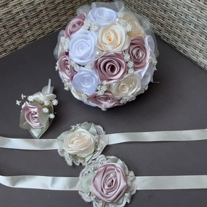 Esküvői szett:Mályva,ekrü,fehér színű örökcsokor,1db kitűző,2db csuklódísz  - esküvő - menyasszonyi- és dobócsokor - Meska.hu