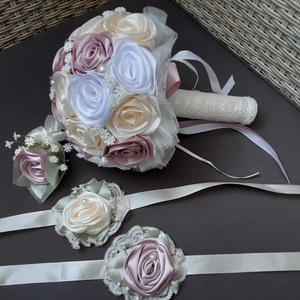 Esküvői szett:Mályva,ekrü,fehér színű örökcsokor,1db kitűző,2db csuklódísz  - esküvő - menyasszonyi- és dobócsokor - Meska.hu