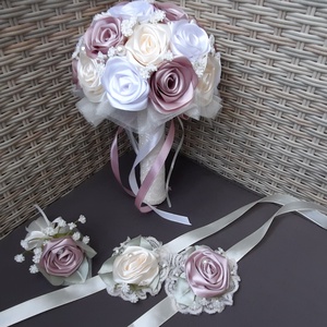 Esküvői szett:Mályva,ekrü,fehér színű örökcsokor,1db kitűző,2db csuklódísz  - esküvő - menyasszonyi- és dobócsokor - Meska.hu