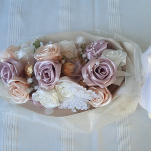 Ballagási csokor Ferrero Rocherval, kézi készítésű szaténrózsákkal elegáns ,egyedi,különleges - otthon & életmód - dekoráció - Meska.hu