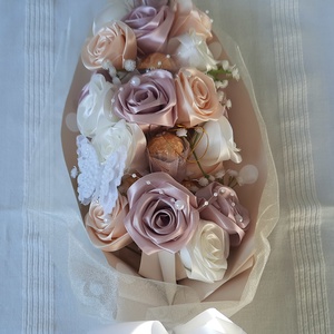 Ballagási csokor Ferrero Rocherval, kézi készítésű szaténrózsákkal elegáns ,egyedi,különleges - otthon & életmód - dekoráció - Meska.hu