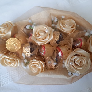 Rocher,Mozart golyó csokor,kézi készítésű szaténrózsákkal elegáns ,egyedi,különleges - otthon & életmód - dekoráció - virágdísz és tartó - csokor & virágdísz - Meska.hu