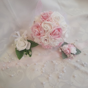 Rózsaszín,fehér csokor, kitűző,csuklódísz  - esküvő - menyasszonyi- és dobócsokor - Meska.hu