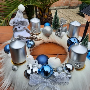 Adventi koszorú:szőrmés, fehér,ezüst ,kék színű  - Meska.hu