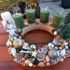 Adventi koszorú diótörővel , Karácsony, Adventi díszek, Adventi koszorú, Virágkötés, MESKA