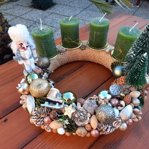 Adventi koszorú diótörővel  - karácsony - adventi díszek - adventi koszorú - Meska.hu