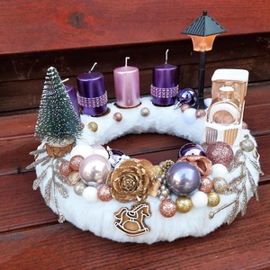 Adventi koszorú világító kandelláberrel, 3 lila,1 rózsaszín gyertyával - karácsony - adventi díszek - adventi koszorú - Meska.hu Adventi koszorú világító kandelláberrel, 3 lila,1 rózsaszín gyertyával - karácsony - adventi díszek - adventi koszorú - Meska.hu