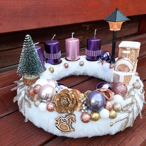 Adventi koszorú világító kandelláberrel, 3 lila,1 rózsaszín gyertyával, Karácsony, Adventi díszek, Adventi koszorú, Virágkötés, Mindenmás, MESKA