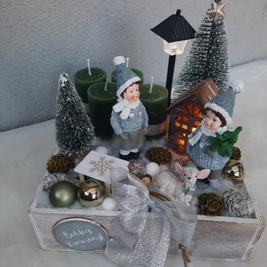 Adventi asztaldísz gyerekekkel,házikóval, világító kandelláberrel, szánkóval, őzikével.  - karácsony - adventi díszek - adventi koszorú - Meska.hu