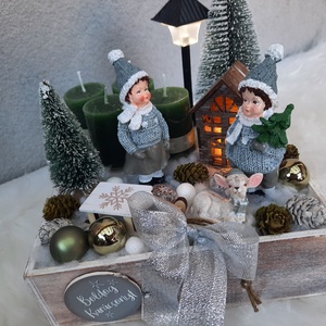 Adventi asztaldísz gyerekekkel,házikóval, világító kandelláberrel, szánkóval, őzikével.  - karácsony - adventi díszek - adventi koszorú - Meska.hu