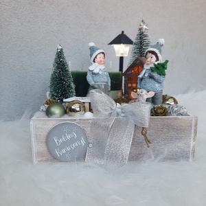 Adventi asztaldísz gyerekekkel,házikóval, világító kandelláberrel, szánkóval, őzikével.  - karácsony - adventi díszek - adventi koszorú - Meska.hu