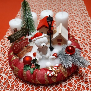 Macis adventi koszorú házikókkal - karácsony - karácsonyi lakásdekoráció - ünnepi asztaldekoráció - Meska.hu