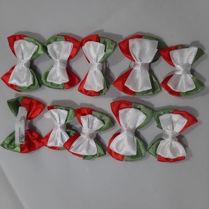 Nemzeti színű kitűző-masni formájú - ékszer - kitűző és bross - Meska.hu