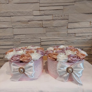 Szülőköszöntő virágdoboz selyemrózsákkal/2db/ - esküvő - emlék & ajándék - doboz - Meska.hu