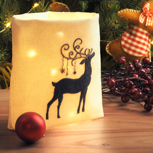Fekete karácsonyi rénszarvas mintás ivory textil lámpás zsák hímzőkészlet, hímzés, 17,5 x 15 cm - Meska.hu