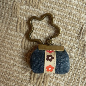Táskás kulcstartó, Táska & Tok, Kulcstartó & Táskadísz, Kulcstartó, Patchwork, foltvarrás, Varrás, MESKA