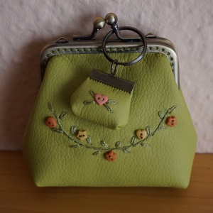 Zöld hímzett pénztárca / ajándékkal/ - Meska.hu