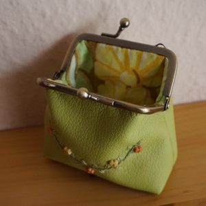 Zöld hímzett pénztárca / ajándékkal/ - táska & tok - pénztárca & más tok - pénztárca - Meska.hu