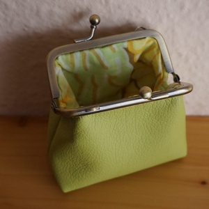Zöld hímzett pénztárca / ajándékkal/ - táska & tok - pénztárca & más tok - pénztárca - Meska.hu