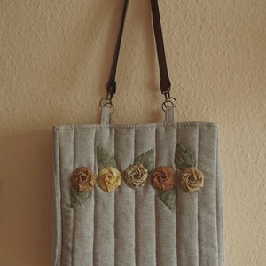 Rózsás világos kiegészítő táska - Meska.hu