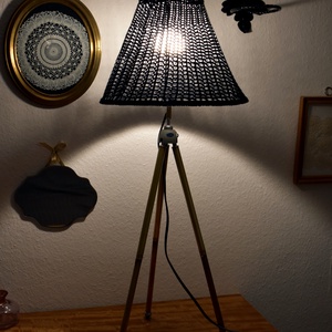 Csipkefény fotóállvány lámpa horgolt búrával - otthon & lakás - lámpa - állólámpa - Meska.hu