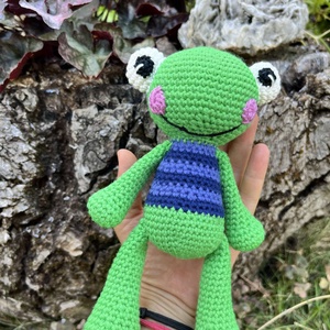 Horgolt leveli béka amigurumi figura - játék & sport - plüssállat & játékfigura - béka - Meska.hu