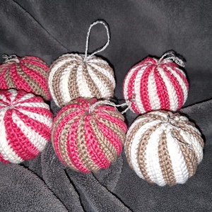 Kézzel horgolt karácsonyi gömb - Meska.hu