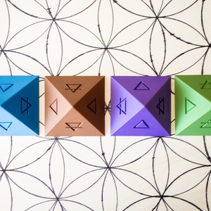 Harmonizáló piramis mini FÖLD - 4 őselem piramis mini FÖLD - otthon & életmód - dekoráció - spiritualitás - orgonit piramis - Meska.hu