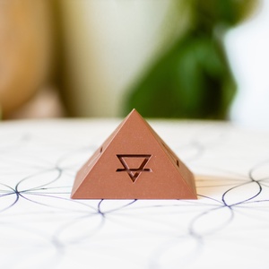 Harmonizáló piramis mini FÖLD - 4 őselem piramis mini FÖLD, Otthon & Életmód, Dekoráció, Spiritualitás, Orgonit piramis, Mindenmás, MESKA