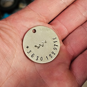 Kézzel készült sárgaréz kutyabiléta  � Vadösvény    (30mm) - otthon & életmód - kisállatoknak - kutyáknak - kutya biléta - Meska.hu