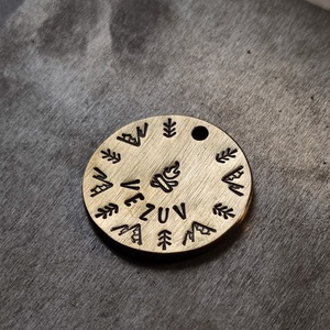 Kézzel készült sárgaréz kutyabiléta  � Vadösvény    (30mm), Otthon & Életmód, Kisállatoknak, Kutyáknak, Kutya biléta, Fémmegmunkálás, MESKA