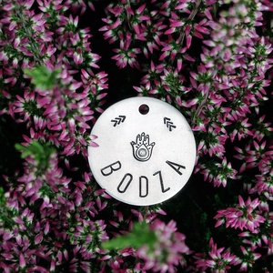 Kézzel készült alumínium kutyabiléta  � Hamsa Keze (32mm), Otthon & Életmód, Kisállatoknak, Kutyáknak, Kutya biléta, Fémmegmunkálás, MESKA