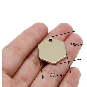 HEX MINI � Kézzel kalapált sárgaréz kutyabiléta (25 � 21 mm) - otthon & életmód - kisállatoknak - kutyáknak - kutya biléta - Meska.hu